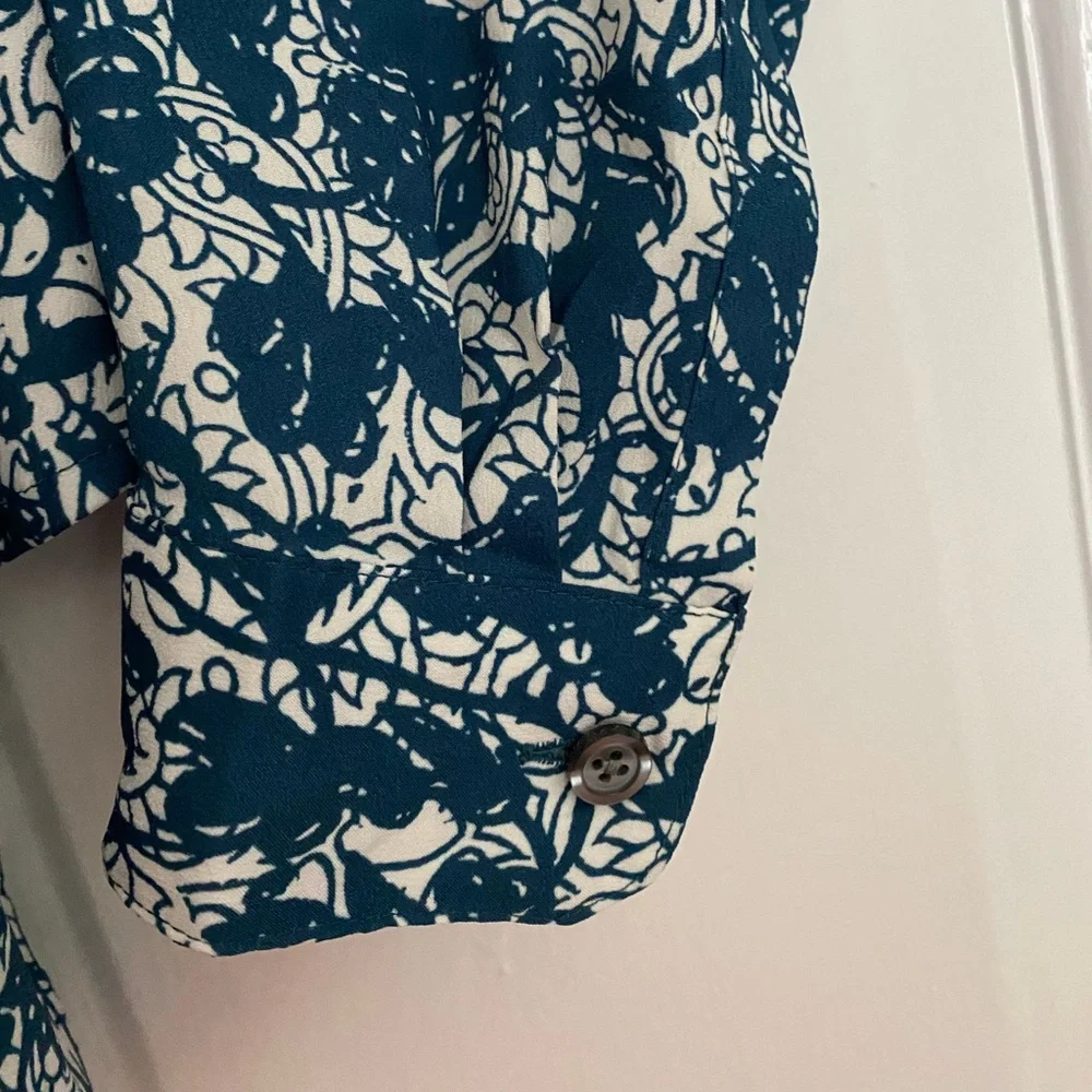 Ann Taylor button down blouse, Size M - Picture 3 of 6